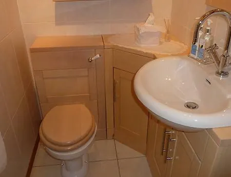 Rivendell Bed & Breakfast 3*